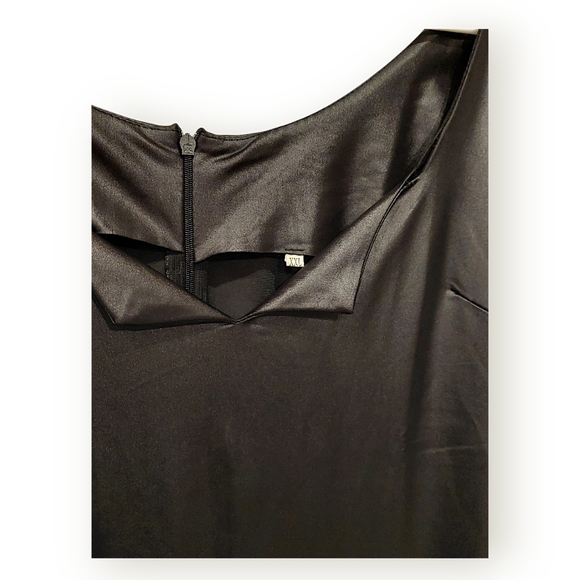 Plus Size Wet-Look Little Black Dress - Picture 5 of 9